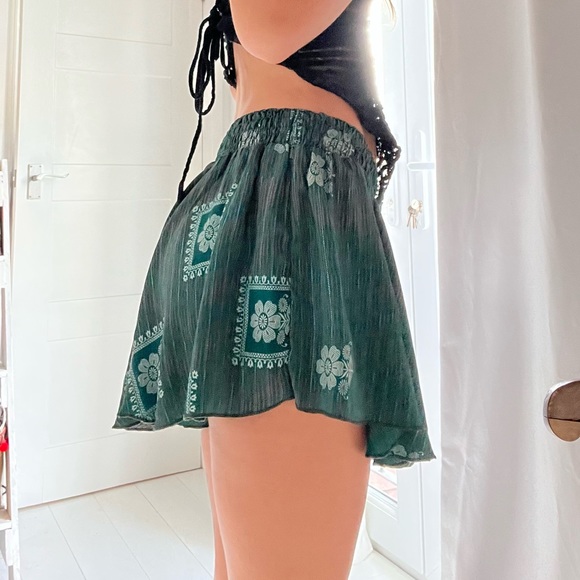 Green, hippie pattern, silky, loose shorts that looks like a skirt! - Picture 3 of 5